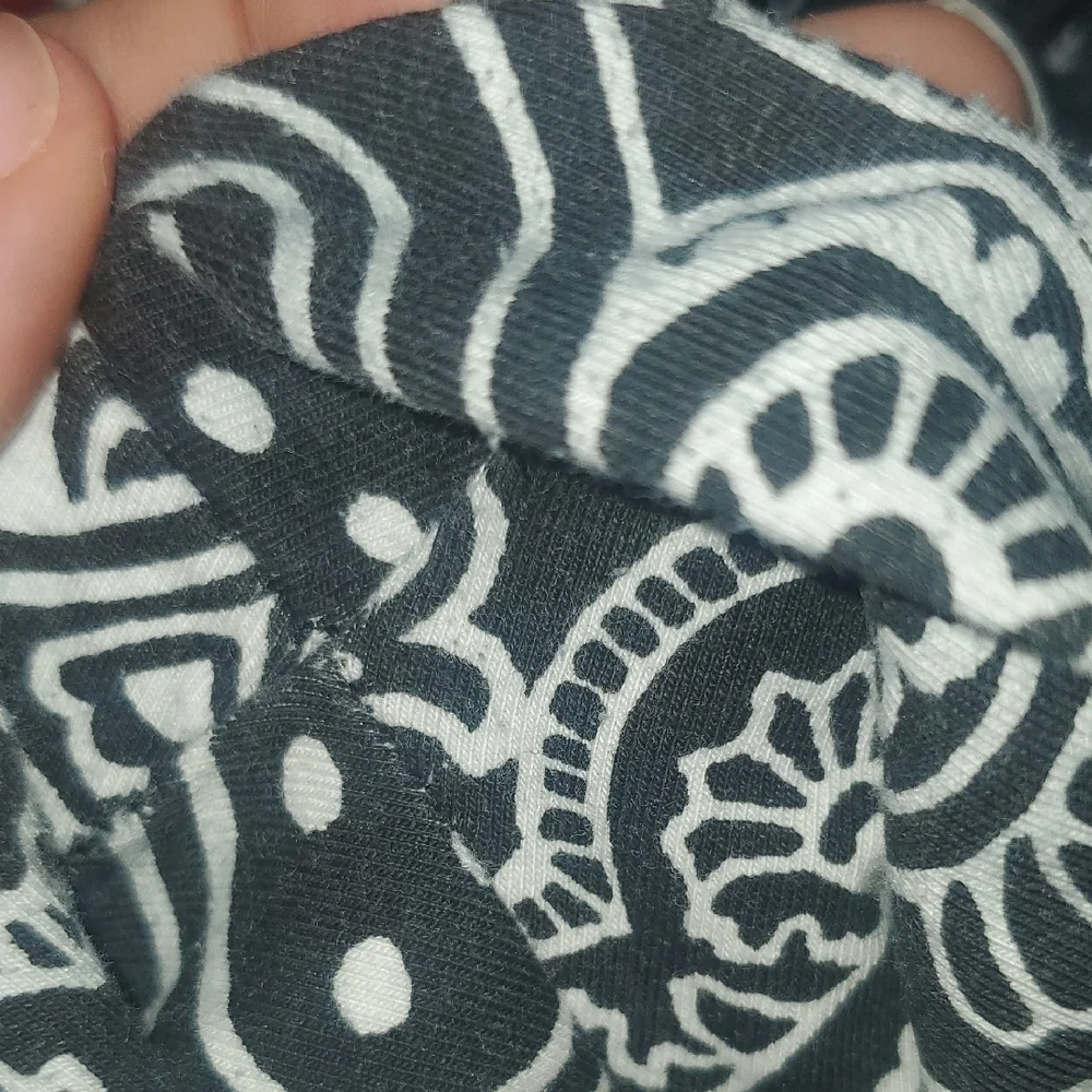 Black and White Paisley Blanket - Picture 6 of 6